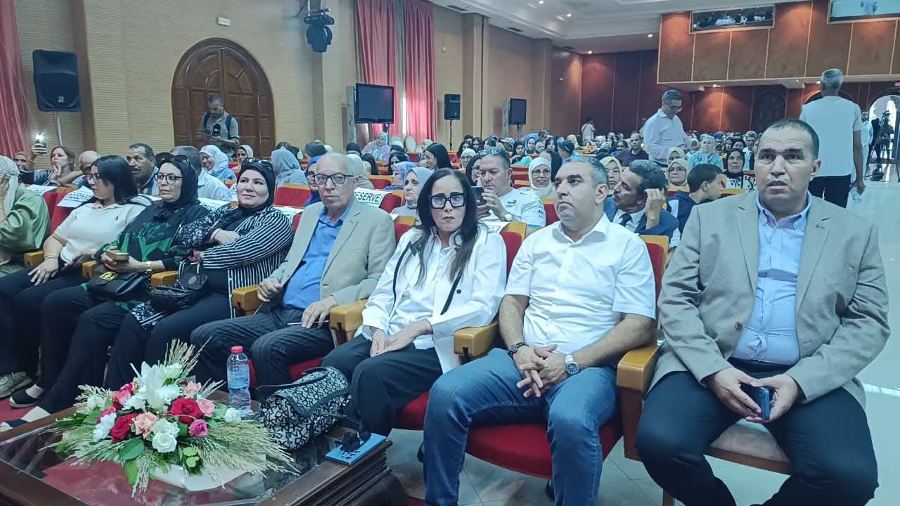 الأمانة الإقليمية لحزب جبهة القوى الديمقراطية بمكناس تنظم لقاء تواصليا بالقاعة الكبرى بمركب الأوقاف والشؤون الإسلامية