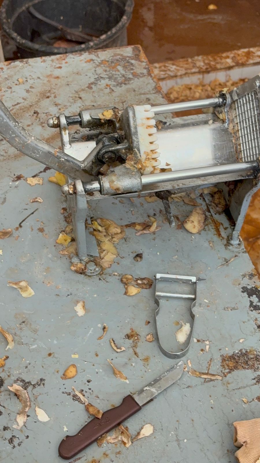 قائد مقاطعة طابولة بتطوان يضرب بيد من حديد ويطيح بمعمل 