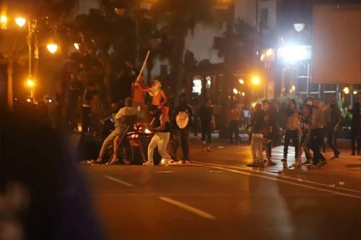 الفرقة الوطنية تشرع في اعتقال “الملثمين” من قلب منازلهم بعد تورطهم في الفوضى