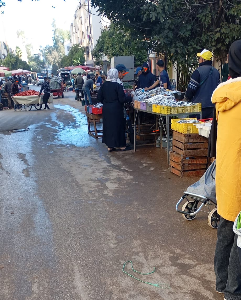 مكناس تحرر فضاءاتها من فوضى التجارة العشوائية… ارتياح الساكنة وتحديات البحث عن حلول مستدامة مكناس تحرر فضاءاتها من فوضى التجارة العشوائية… ارتياح الساكنة وتحديات البحث عن حلول مستدامة