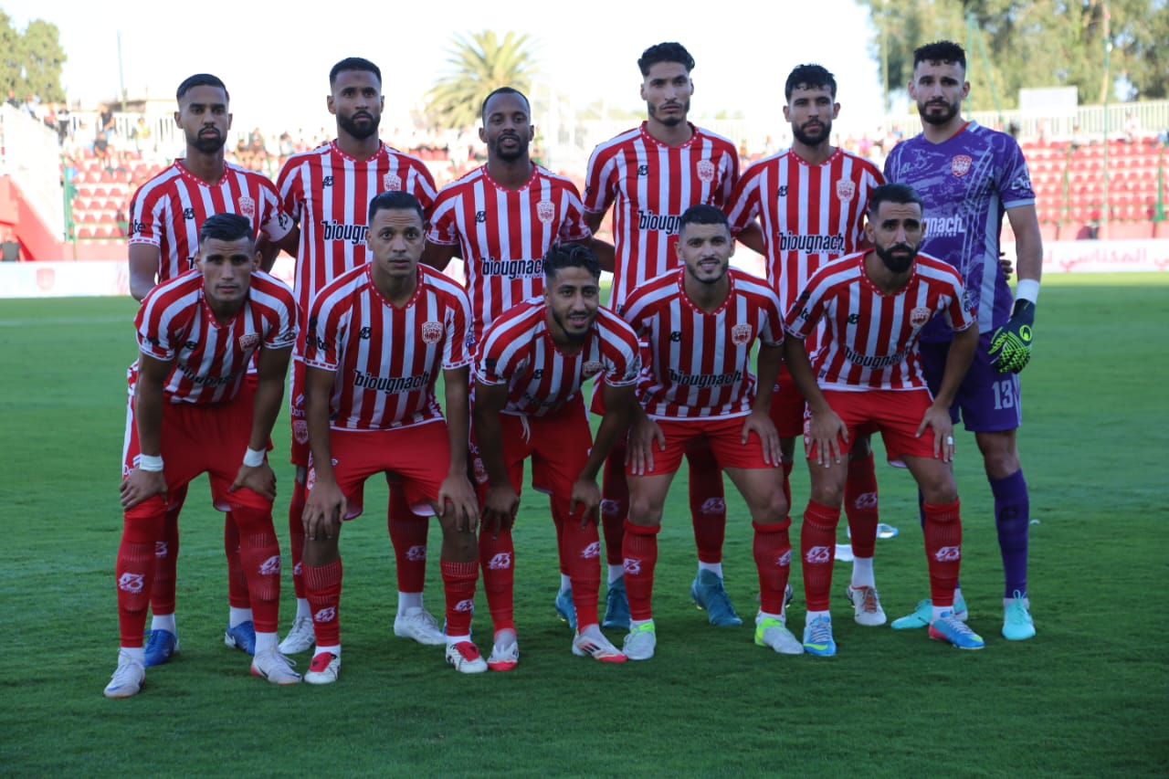 الوداد ينتزع فوزا ثمينا من قلب مكناس (3-1). الوداد ينتزع فوزا ثمينا من قلب مكناس (3-1).