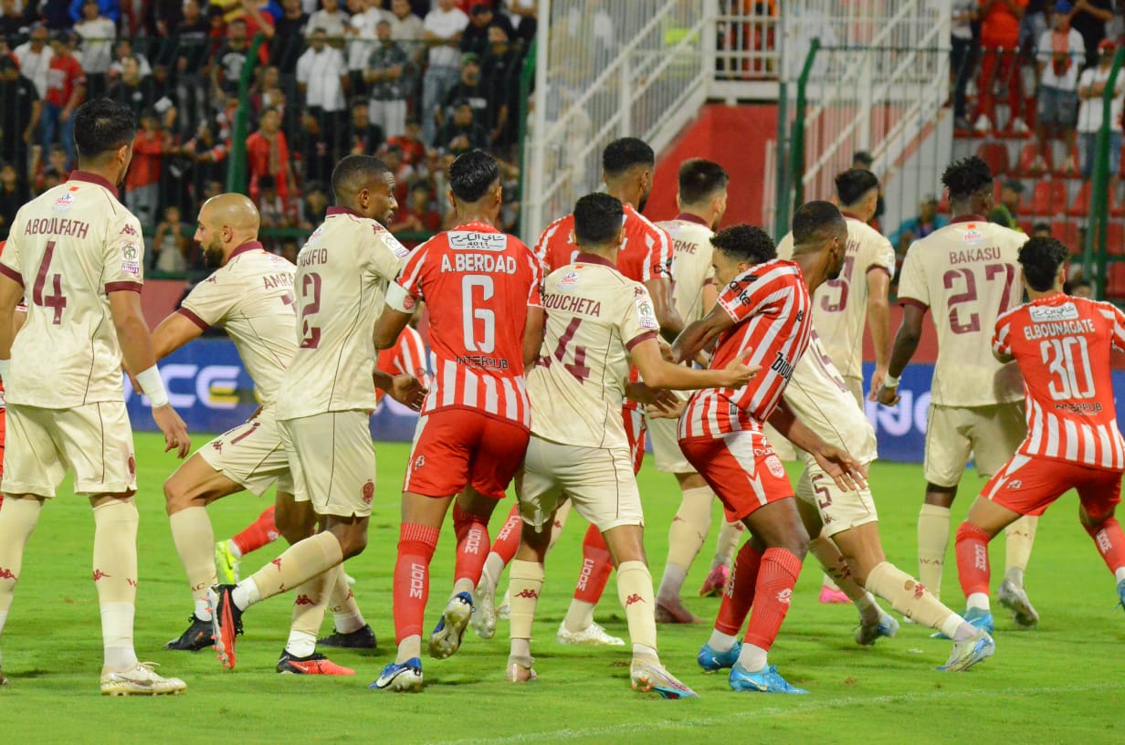 الوداد ينتزع فوزا ثمينا من قلب مكناس (3-1). الوداد ينتزع فوزا ثمينا من قلب مكناس (3-1).