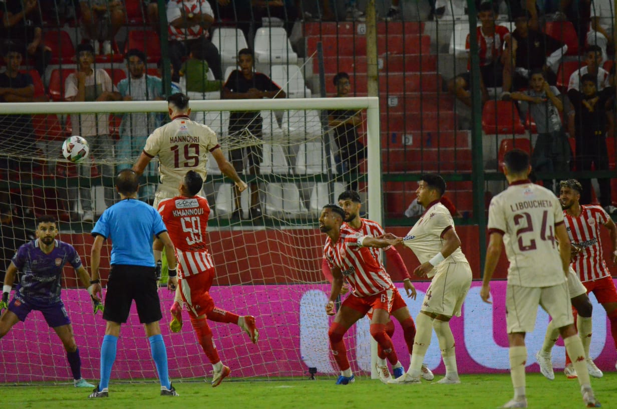 الوداد ينتزع فوزا ثمينا من قلب مكناس (3-1). الوداد ينتزع فوزا ثمينا من قلب مكناس (3-1).