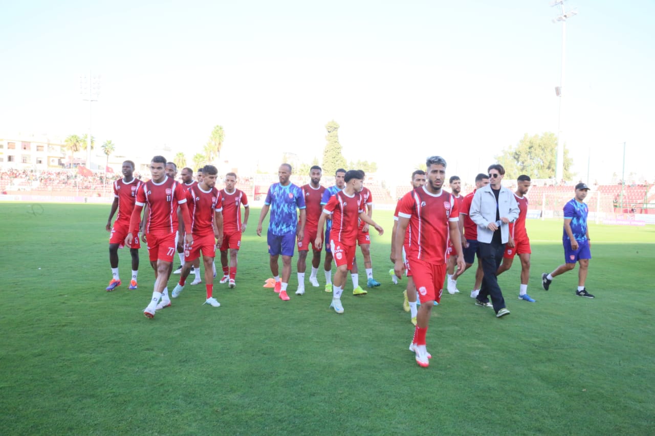 الوداد ينتزع فوزا ثمينا من قلب مكناس (3-1). الوداد ينتزع فوزا ثمينا من قلب مكناس (3-1).