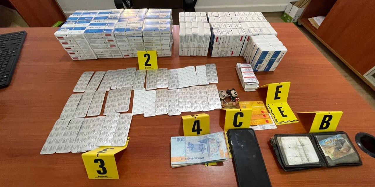 تيفلت... حجز 9300 قرص مخدر وتوقيف مشتبه به في ترويج المخدرات والمؤثرات العقلية تيفلت... حجز 9300 قرص مخدر وتوقيف مشتبه به في ترويج المخدرات والمؤثرات العقلية