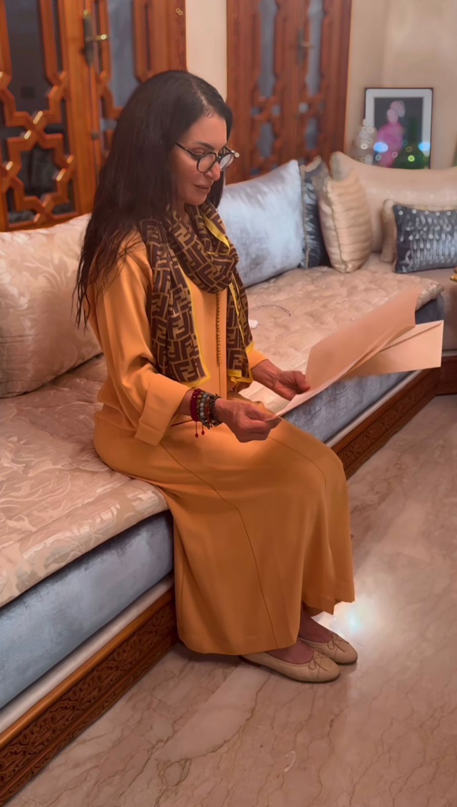 هند الزمّامة… فخر المغرب وسفيرة الإرادة التي نالت تشريفًا ملكيًا ساميًا من جلالة الملك محمد السادس نصره الله هند الزمّامة… فخر المغرب وسفيرة الإرادة التي نالت تشريفًا ملكيًا ساميًا من جلالة الملك محمد السادس نصره الله