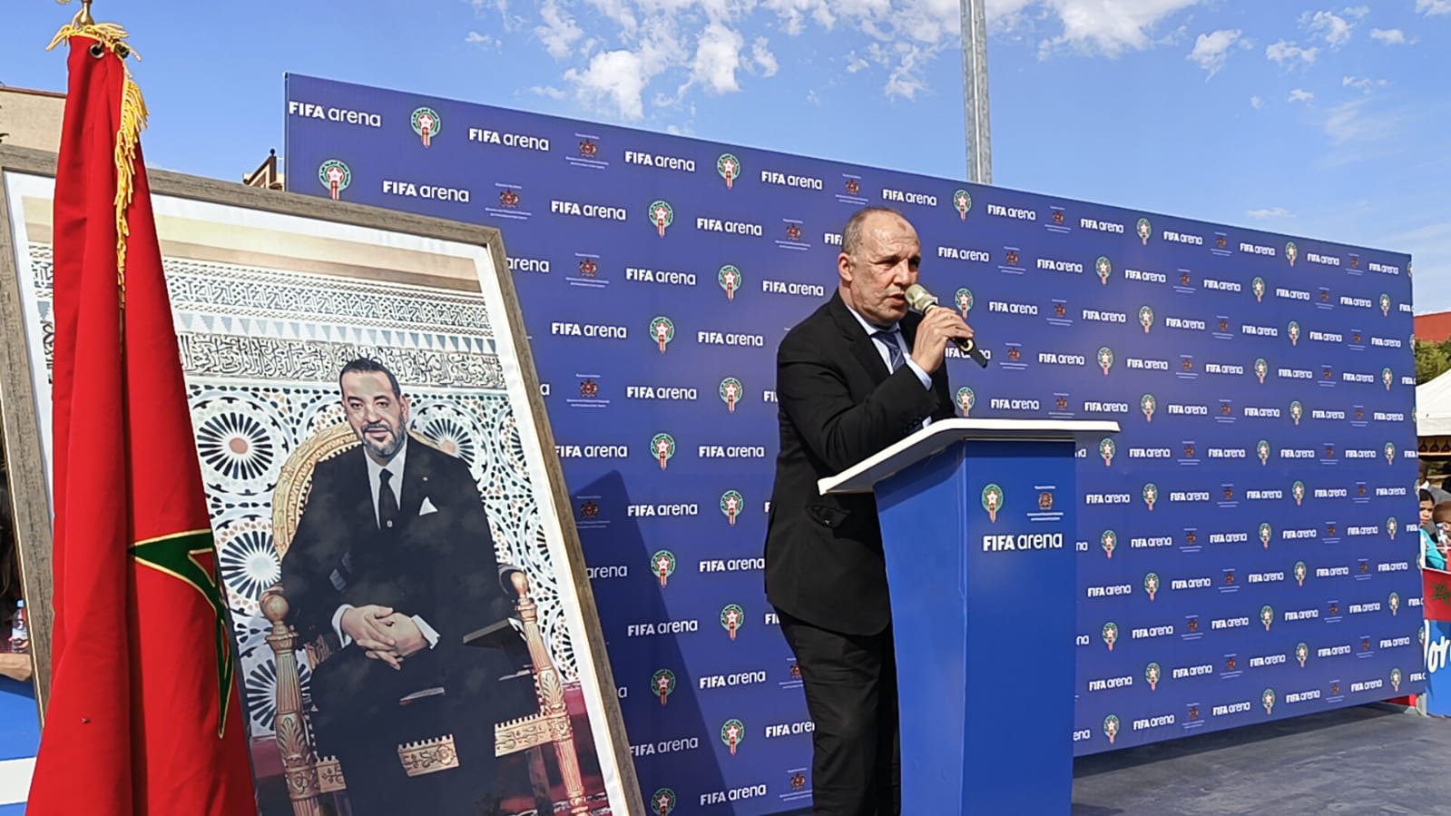 تدشين أول ملعب مصغر بالمغرب ضمن مشروع “FIFA Arena” بمدرسة حليمة السعدية بمكناس تدشين أول ملعب مصغر بالمغرب ضمن مشروع “FIFA Arena” بمدرسة حليمة السعدية بمكناس