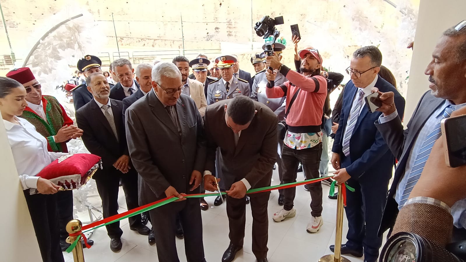 عامل عمالة مكناس يترأس مراسيم تحية العلم الوطني بمناسبة ذكرى المسيرة الخضراء ويشرف على تدشين مشاريع تنموية عامل عمالة مكناس يترأس مراسيم تحية العلم الوطني بمناسبة ذكرى المسيرة الخضراء ويشرف على تدشين مشاريع تنموية