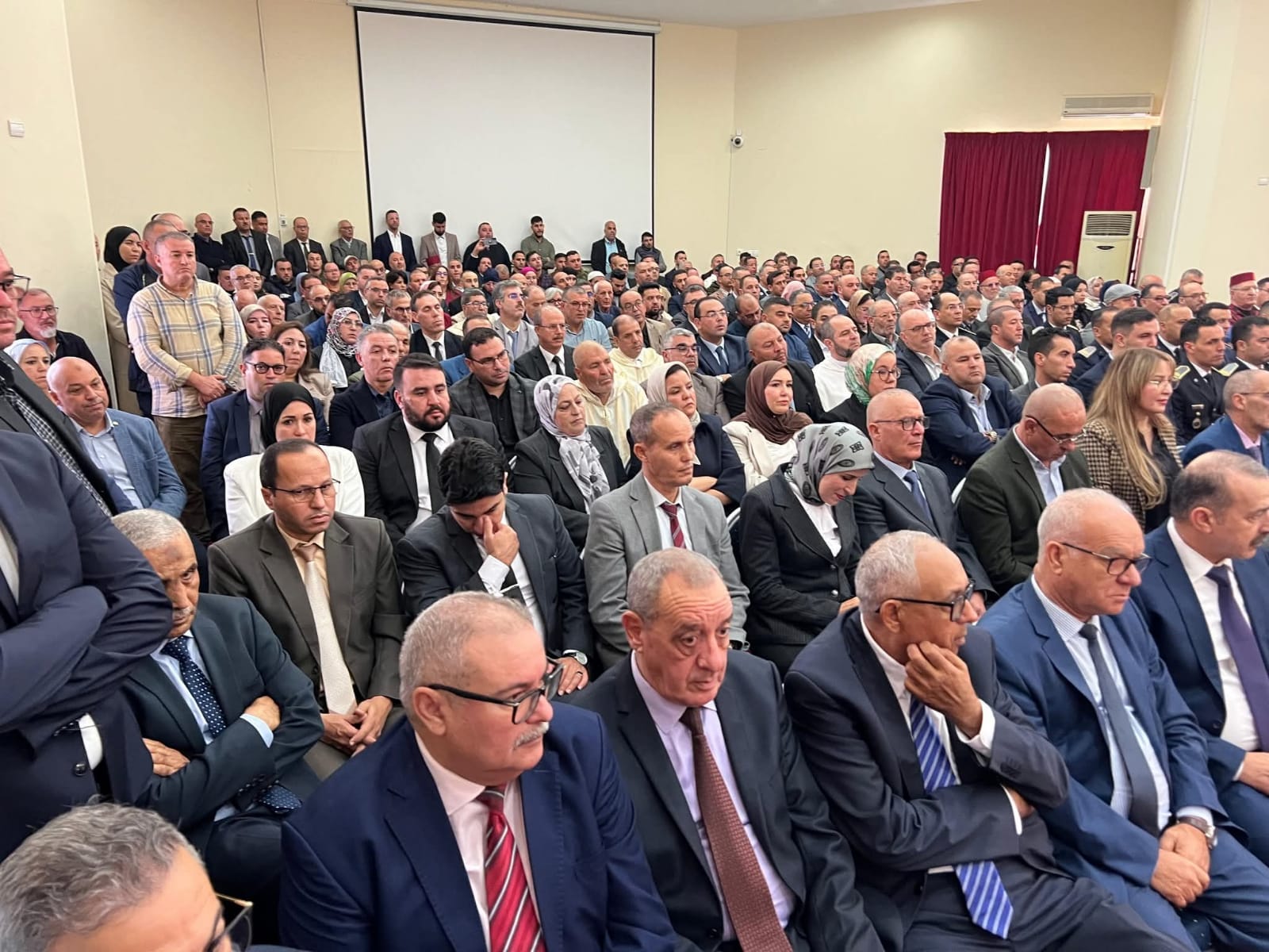 نزار بركة يشرف على تنصيب فؤاد حاجي عاملاً جديداً على إقليم الحسيمة نزار بركة يشرف على تنصيب فؤاد حاجي عاملاً جديداً على إقليم الحسيمة