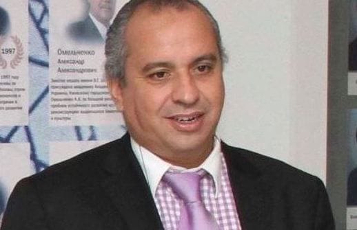 إدريس مبارك يُطلق رصاصة نقد: إدريس مبارك يُطلق رصاصة نقد: