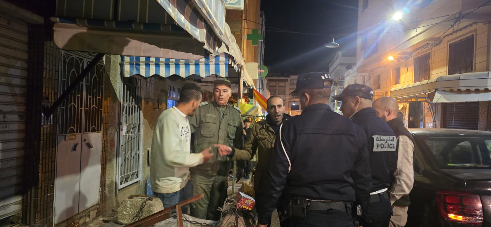 بسبب البرد القارس.. حملة باقليم الحسيمة لجمع وايواء المتشردين بسبب البرد القارس.. حملة باقليم الحسيمة لجمع وايواء المتشردين