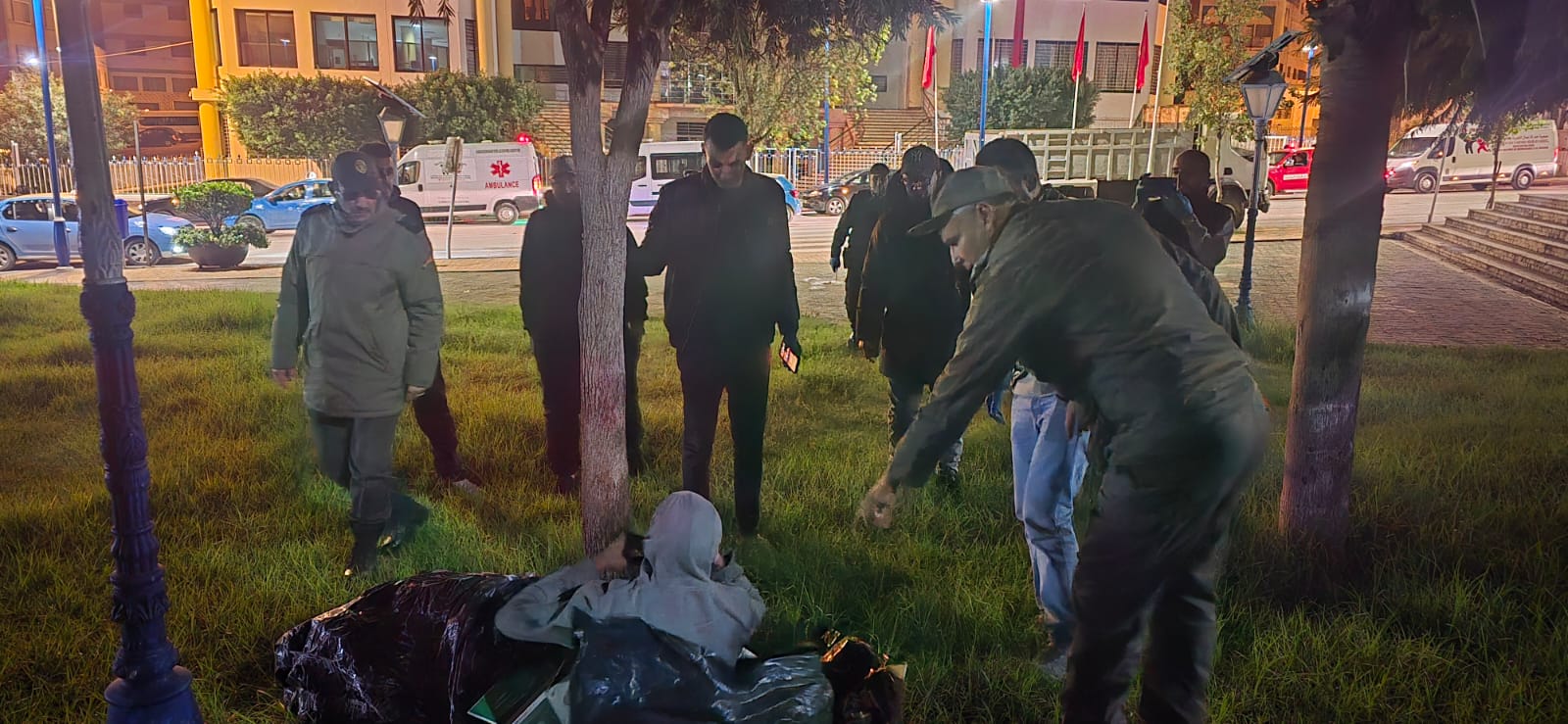 بسبب البرد القارس.. حملة باقليم الحسيمة لجمع وايواء المتشردين بسبب البرد القارس.. حملة باقليم الحسيمة لجمع وايواء المتشردين