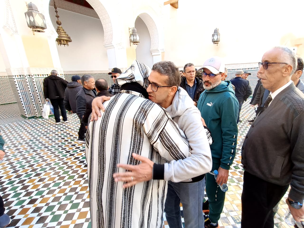 حضور وازن من شخصيات وطنية ومحلية في تشييع جثمان الفقيدة والدة المختار لغزيوي