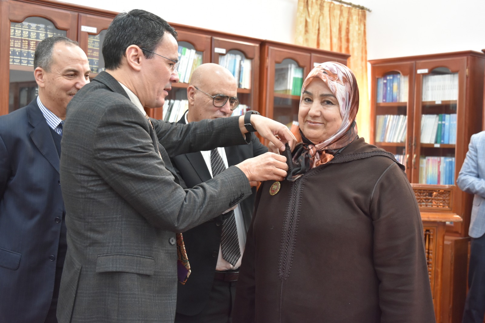 المديرية الإقليمية للعدل بالحسيمة تنظم حفلا لتوشيح موظفين بأوسمة ملكية شريفة.