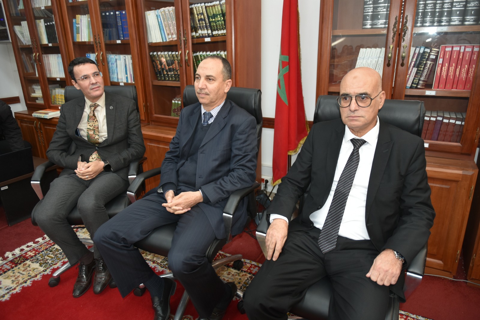 المديرية الإقليمية للعدل بالحسيمة تنظم حفلا لتوشيح موظفين بأوسمة ملكية شريفة.