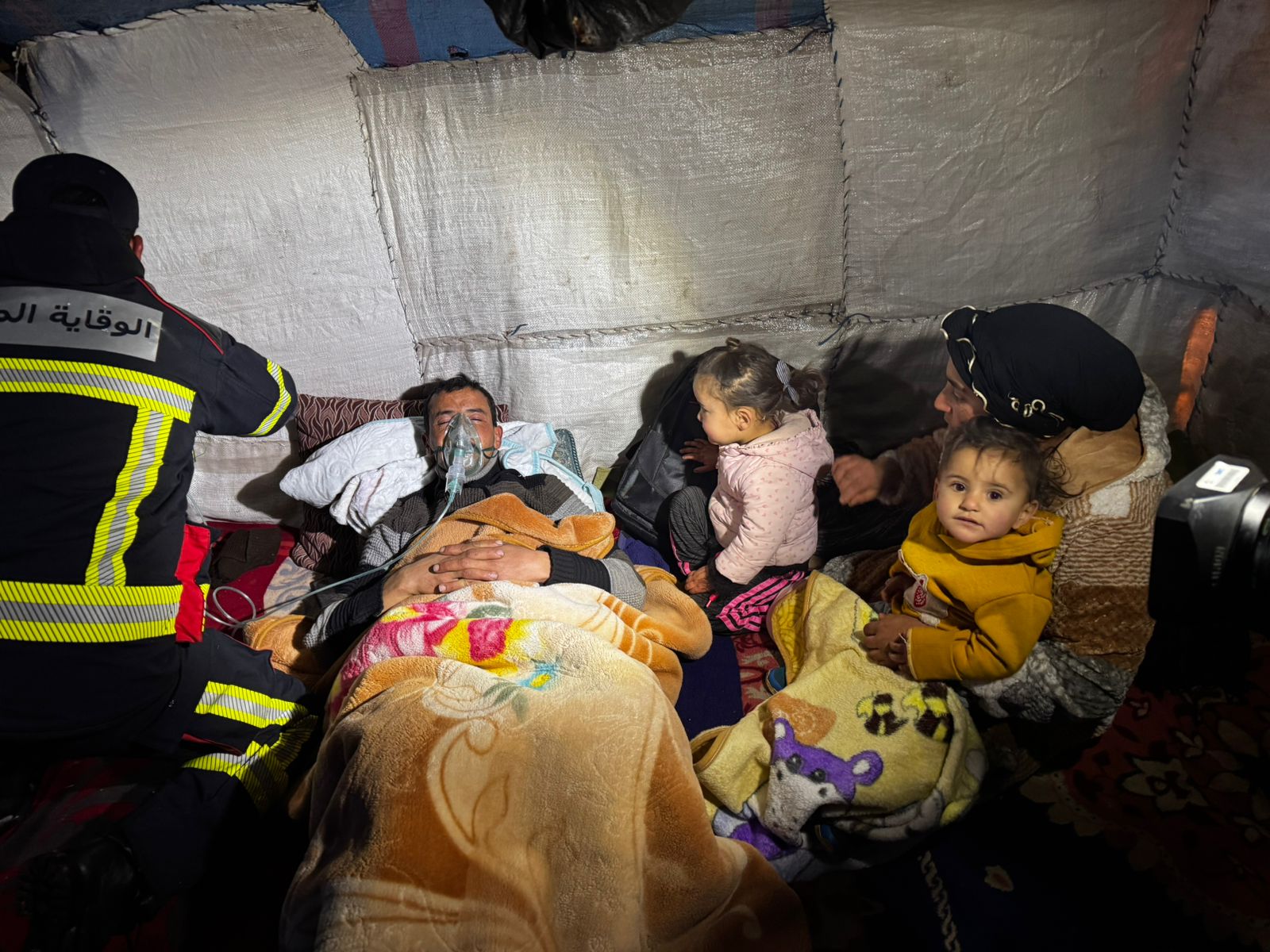 تدخل استعجالي لقائد منطقة إركاون وقيادة الدرك الملكي والوقاية المدنية لإنقاذ أسرة حاصرتها الثلوج بمنطقة هبري التابعة لجماعة بنصميم دائرة أزرو/ إقليم إفران. تدخل استعجالي لقائد منطقة إركاون وقيادة الدرك الملكي والوقاية المدنية لإنقاذ أسرة حاصرتها الثلوج بمنطقة هبري التابعة لجماعة بنصميم دائرة أزرو/ إقليم إفران.