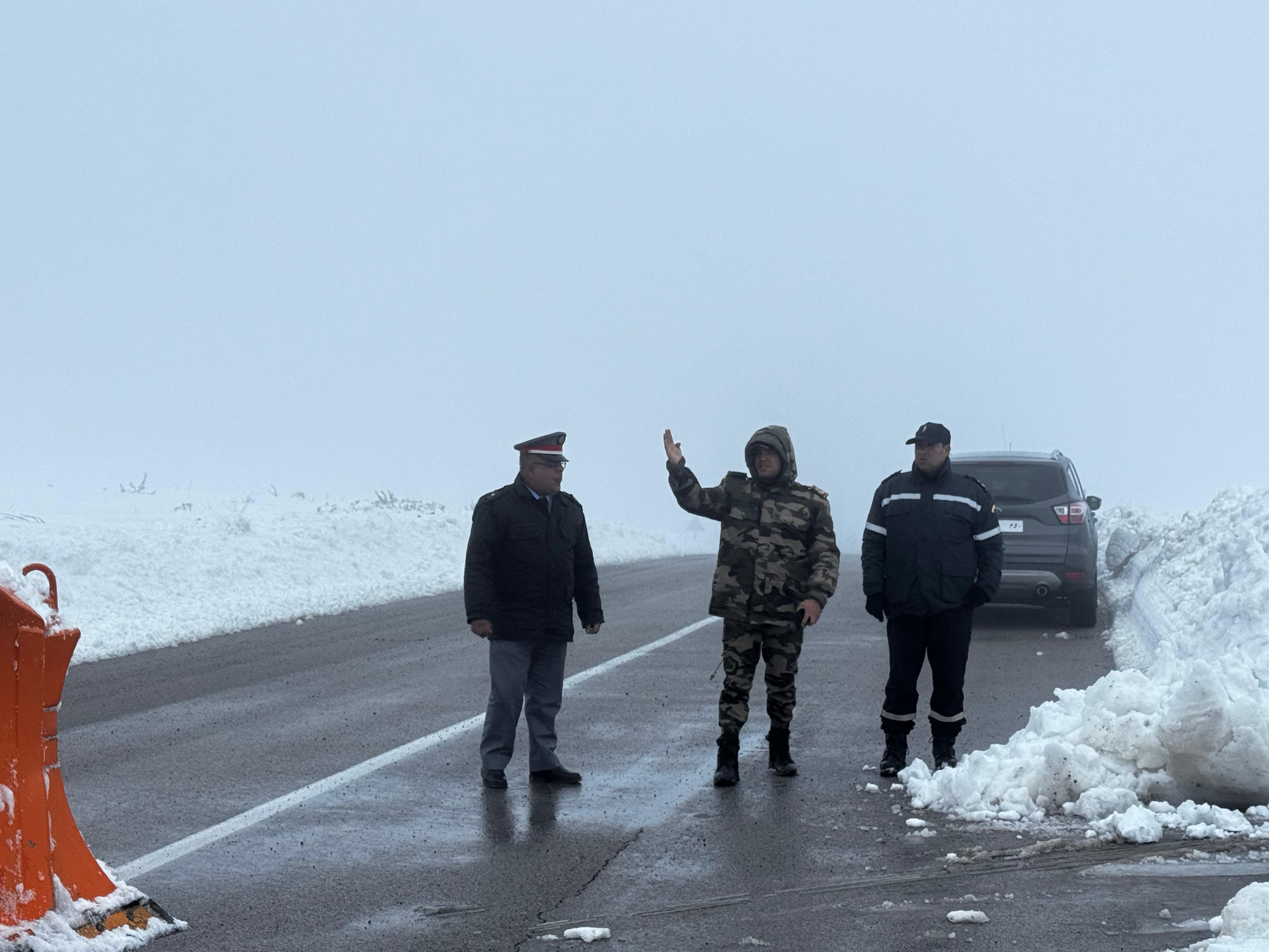 تدخل استعجالي لقائد منطقة إركاون وقيادة الدرك الملكي والوقاية المدنية لإنقاذ أسرة حاصرتها الثلوج بمنطقة هبري التابعة لجماعة بنصميم دائرة أزرو/ إقليم إفران. تدخل استعجالي لقائد منطقة إركاون وقيادة الدرك الملكي والوقاية المدنية لإنقاذ أسرة حاصرتها الثلوج بمنطقة هبري التابعة لجماعة بنصميم دائرة أزرو/ إقليم إفران.