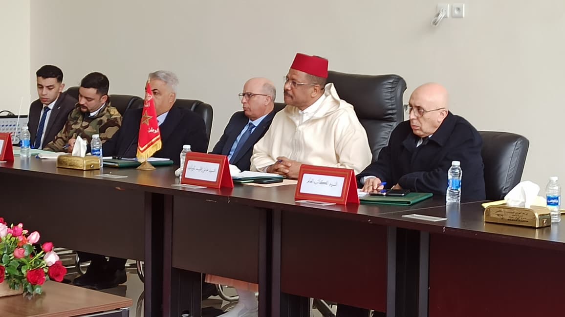 عامل إقليم تاونات يواصل نهج سياسة القرب  والتواصل بترأسه لقاء تواصلي  جديد مع منتخبي أربع جماعات ترابية تابعة لباشوية ودائرة غفساي.