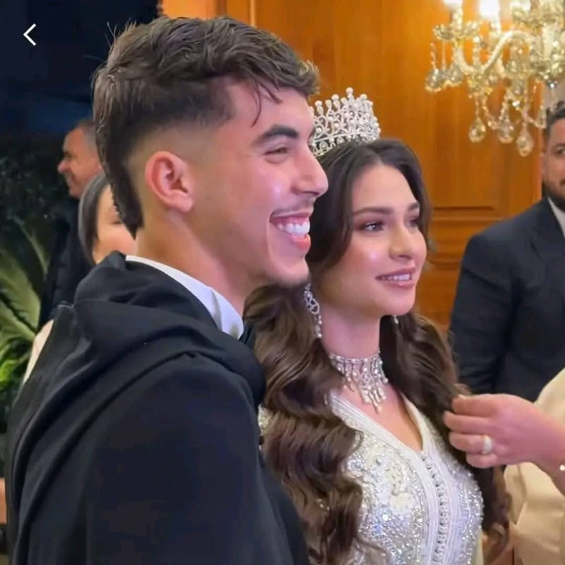 الدولي المغربي ياسر الزبيري يحتفل بزفافه على فرح الخليفي المنحدرة من الحسيمة