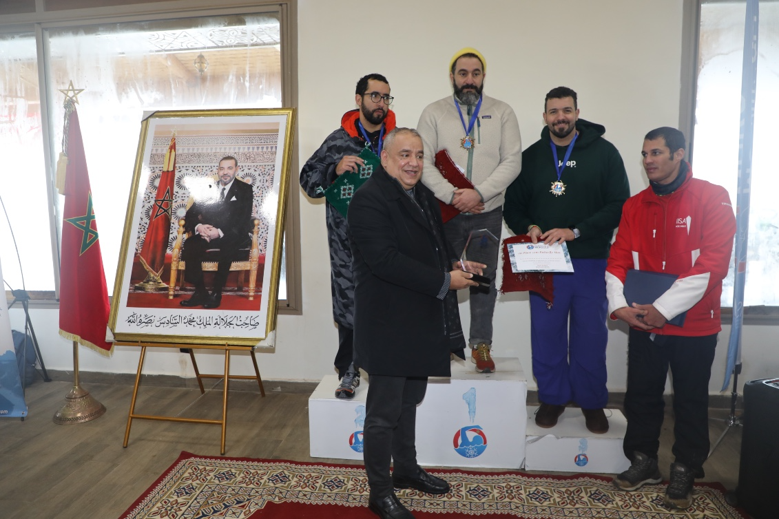 خنيفرة: أزيد من 80 سباحا في النسخة التاسعة لتظاهرة السباحة في المياه الباردة ببحيرة أكلمام أزكزا