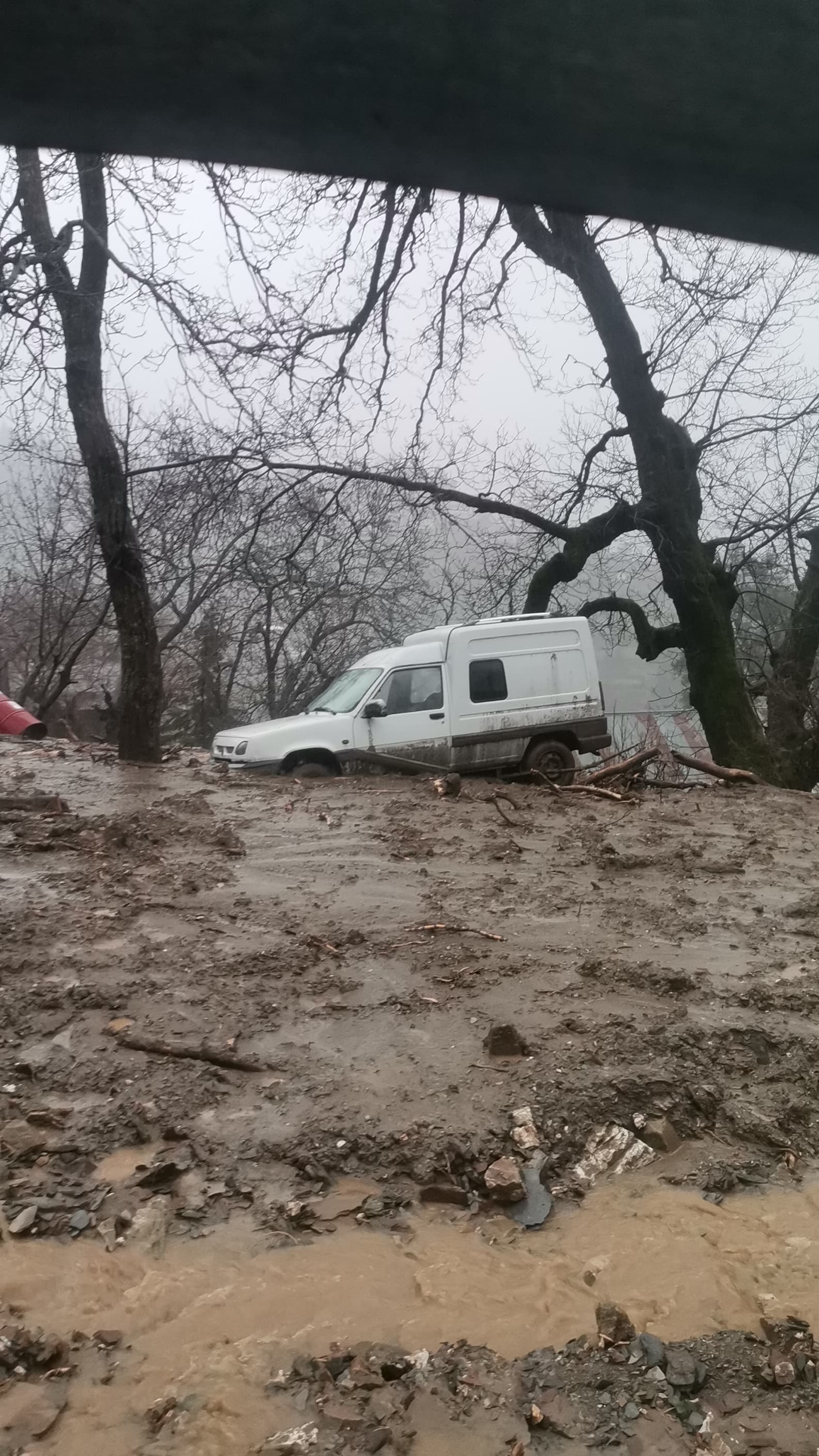 إقليم الحسيمة: سيول وانجرافات تُجبر ساكنة دوارين بجماعة تاغزوت على الإخلاء