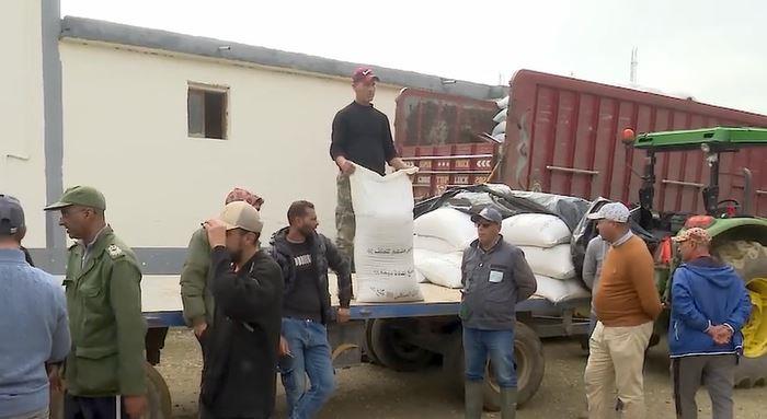 القصر الكبير.. توزيع الأعلاف على الفلاحين المتضررين من الفيضانات