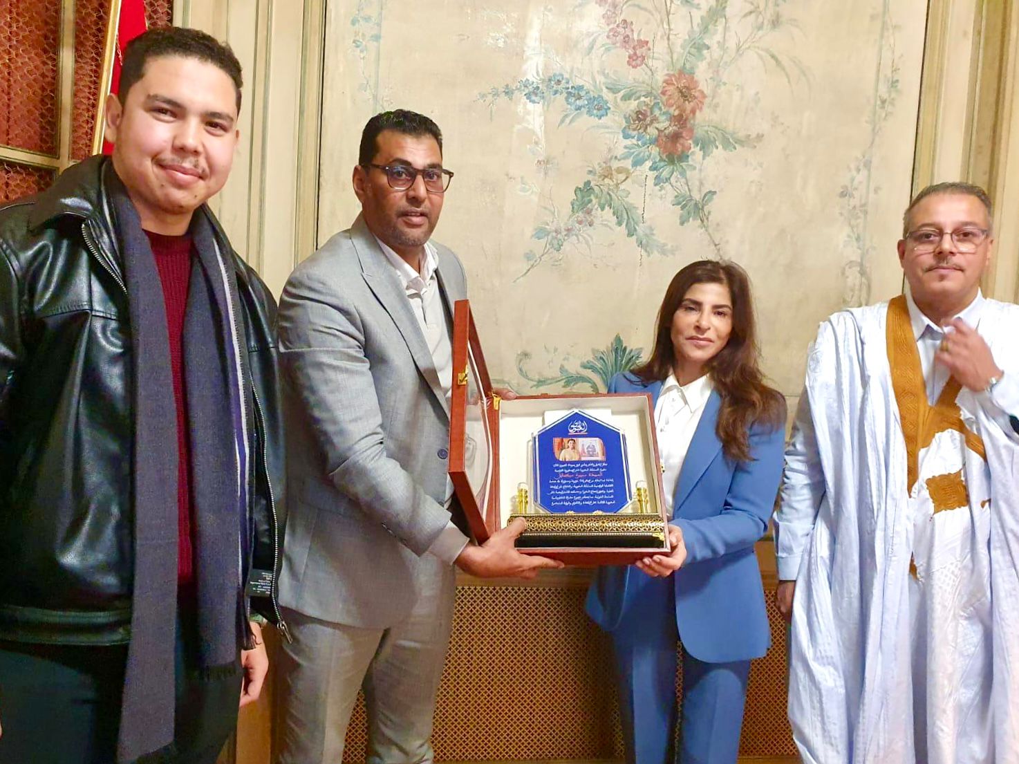 السفيرة سميرة سيطايل تستقبل فريق “العيون الآن” بقلب سفارة المملكة المغربية بباريس…تكريم مستحق لمسار دبلوماسي وطني مشرف