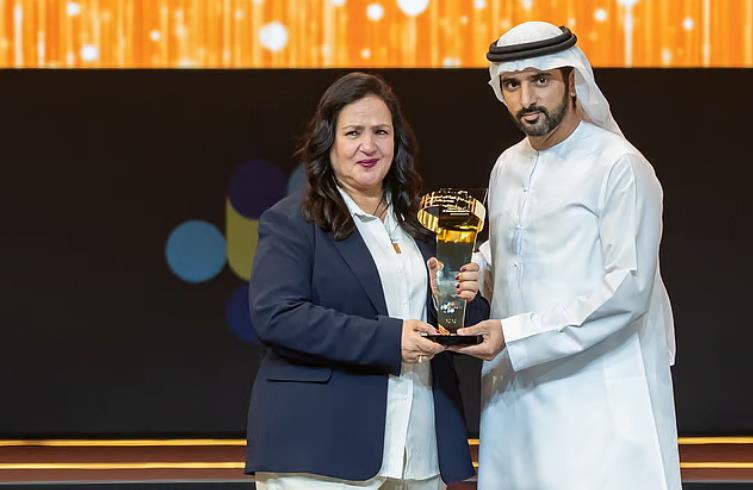 تتويج المغربية فوزية محمودي بلقب 