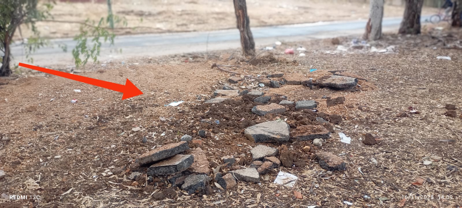 حفر الأشغال وترقيعات الطرق… معاناة يومية لساكنة أحياء مكناس حفر الأشغال وترقيعات الطرق… معاناة يومية لساكنة أحياء مكناس