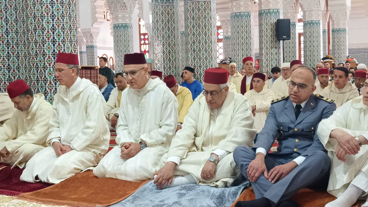 عامل عمالة مكناس يترأس صلاة عيد الفطر بمسجد محمد السادس وسط حضور رسمي ومكثف للمصلين عامل عمالة مكناس يترأس صلاة عيد الفطر بمسجد محمد السادس وسط حضور رسمي ومكثف للمصلين