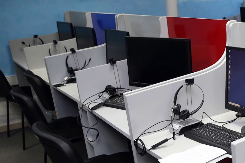 قانون فرنسي يهدد مراكز النداء بالمغرب… آلاف الوظائف مهددة وشبح البطالة يعود
