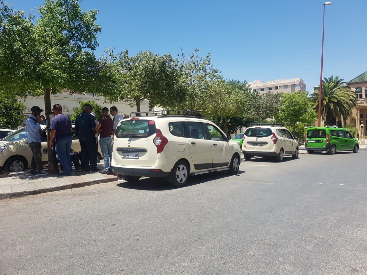 زيادة غير مبررة في تسعيرة سيارات الأجرة بين تازة وبني لنت تثير استياء المواطنين