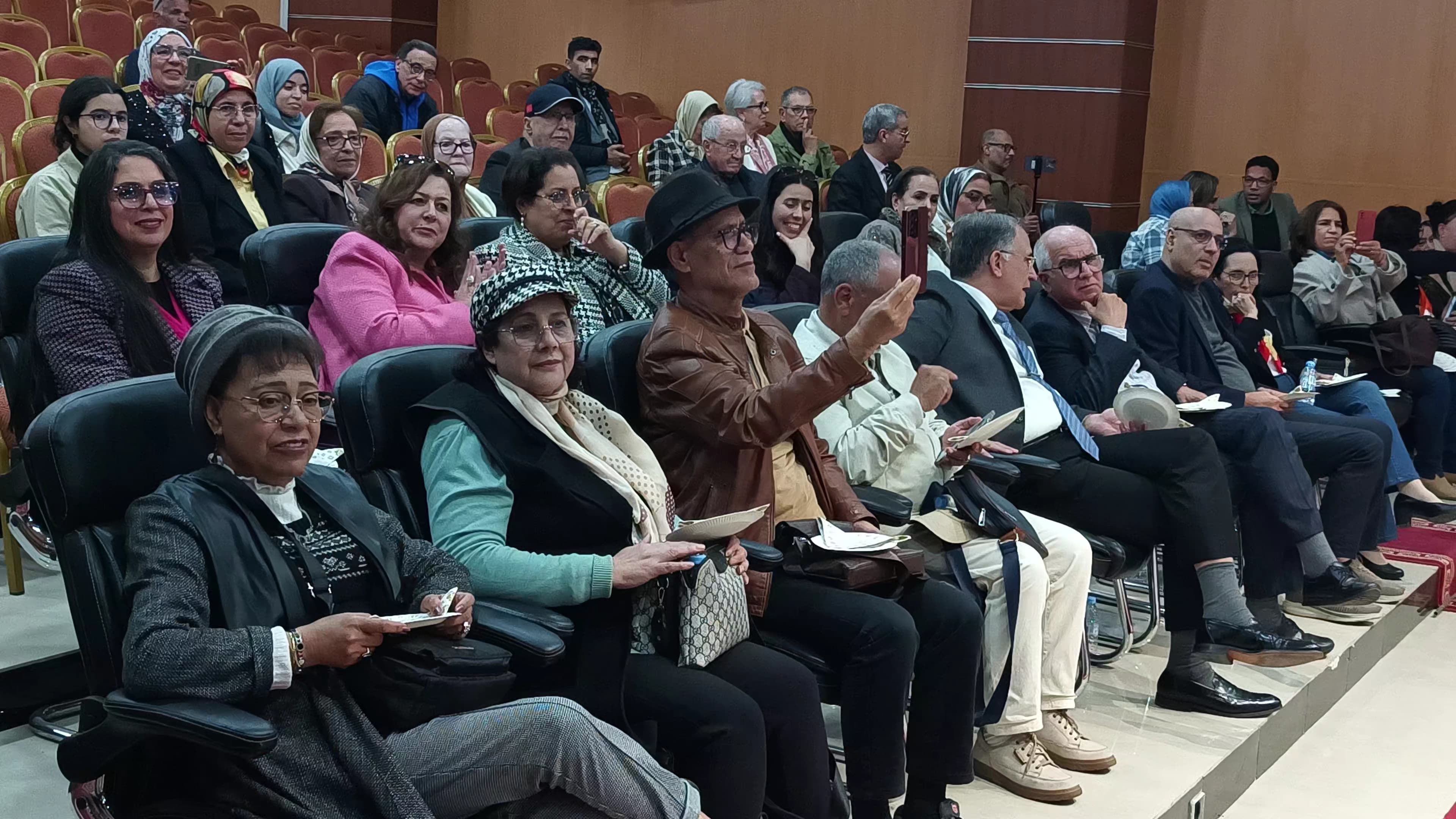 مكناس تحتفي بمسار الأديب والدبلوماسي الدكتور محمد محمد الخطابي مكناس تحتفي بمسار الأديب والدبلوماسي الدكتور محمد محمد الخطابي