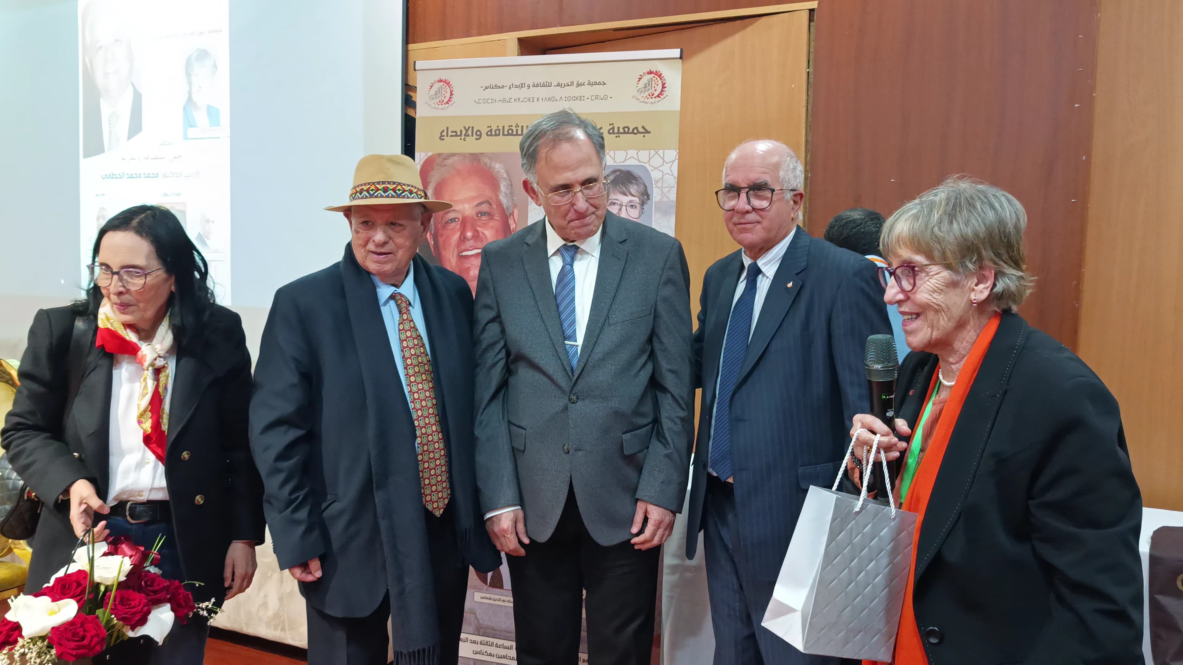 مكناس تحتفي بمسار الأديب والدبلوماسي الدكتور محمد محمد الخطابي مكناس تحتفي بمسار الأديب والدبلوماسي الدكتور محمد محمد الخطابي