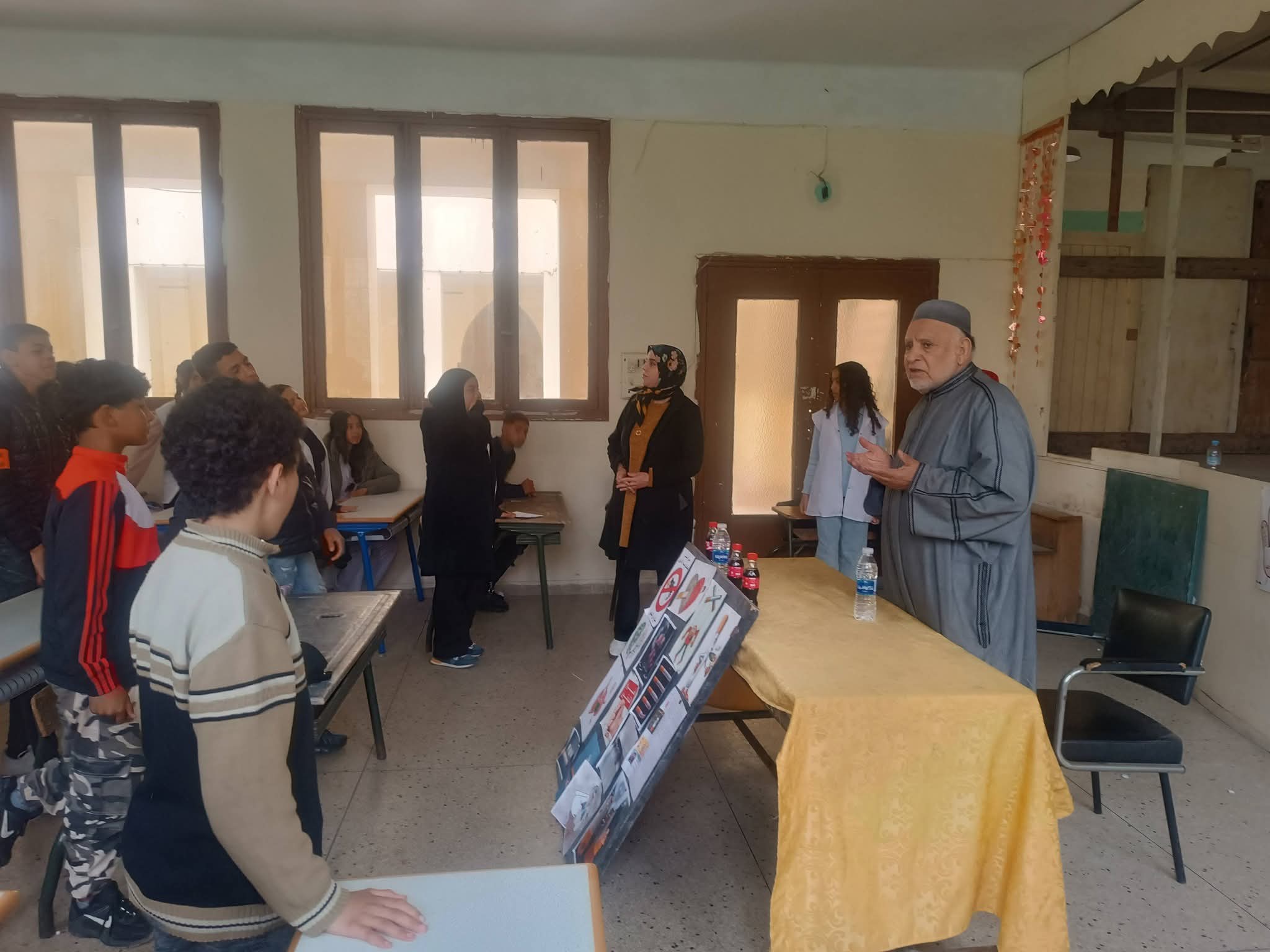 الجمعية الوطنية لمكافحة التدخين والمخدرات تنظم لقاء تواصليا بالثانوية الإعدادية صهريج السواني تحت شعار : أثر المخدرات على التحصيل الدراسي