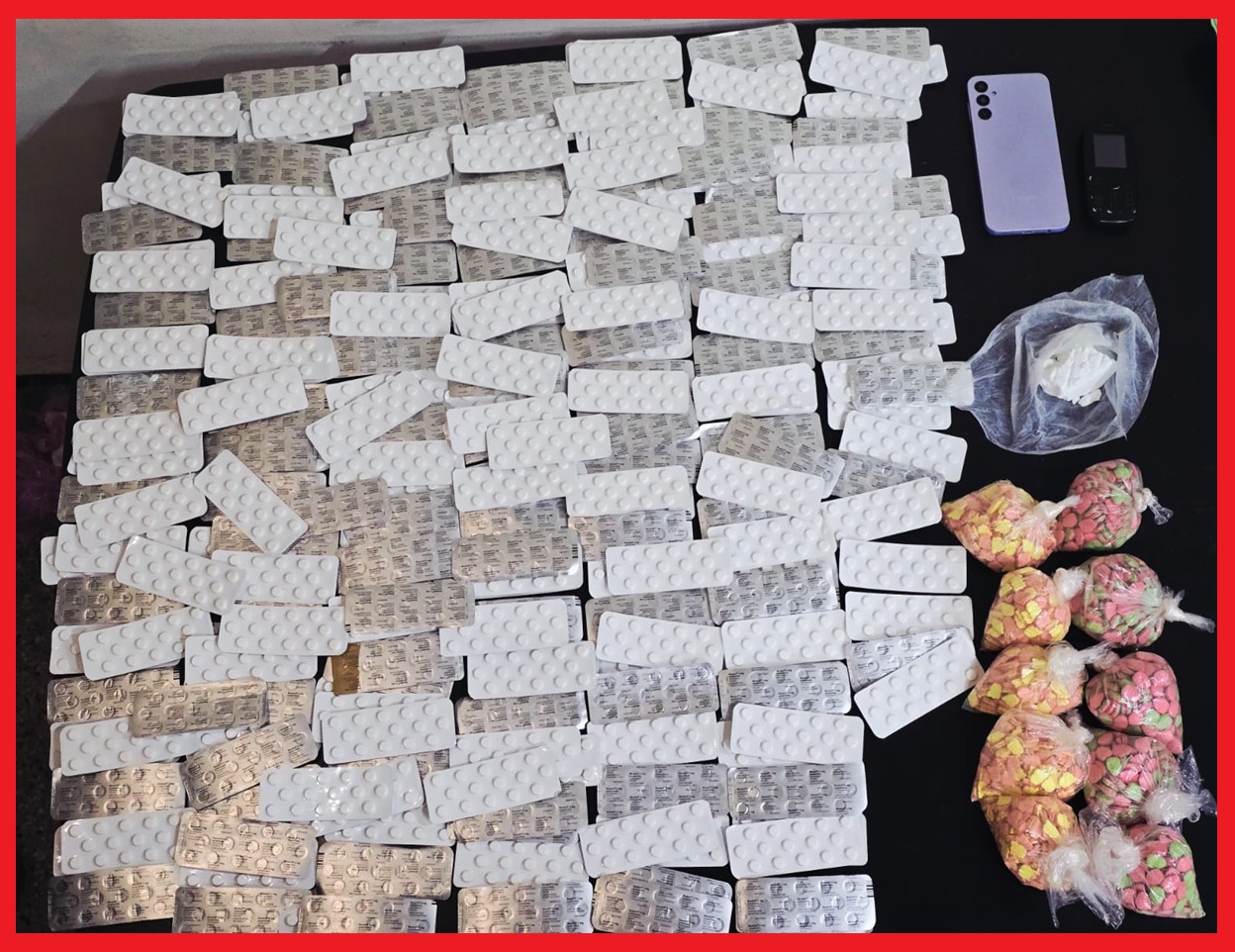 مكناس.. توقيف مروج مخدرات قادم من إحدى مدن شمال المملكة بحوزته أزيد من 5000 قرص مخدر