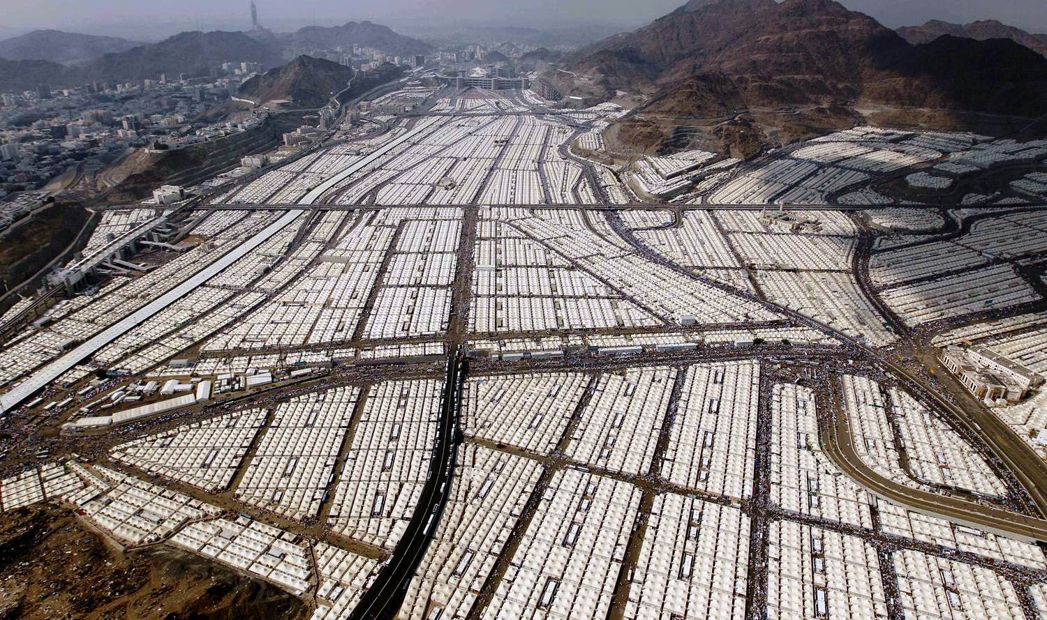 بدء توافد حجاج بيت الله الحرام إلى منى في أول أيام المشاعر المقدسة