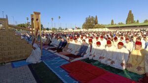 عامل عمالة مكناس يؤدي صلاة عيد الأضحى وسط جموع غفير من ساكنة المدينة ويشارك نزلاء الخيرية الإسلامية فرحتهم عامل عمالة مكناس يؤدي صلاة عيد الأضحى وسط جموع غفير من ساكنة المدينة ويشارك نزلاء الخيرية الإسلامية فرحتهم