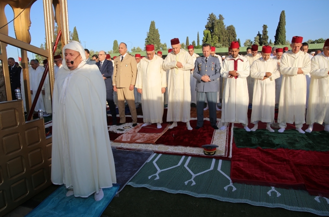 عامل عمالة مكناس يؤدي صلاة عيد الأضحى وسط جموع غفير من ساكنة المدينة ويشارك نزلاء الخيرية الإسلامية فرحتهم عامل عمالة مكناس يؤدي صلاة عيد الأضحى وسط جموع غفير من ساكنة المدينة ويشارك نزلاء الخيرية الإسلامية فرحتهم