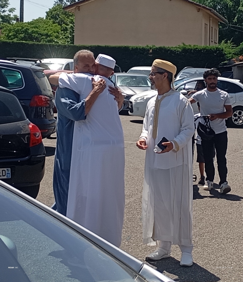 مسجد أجان بفرنسا يوحد الجالية المسلمة في أجواء روحانية مميزة احتفاء بعيد الأضحى المبارك مسجد أجان بفرنسا يوحد الجالية المسلمة في أجواء روحانية مميزة احتفاء بعيد الأضحى المبارك