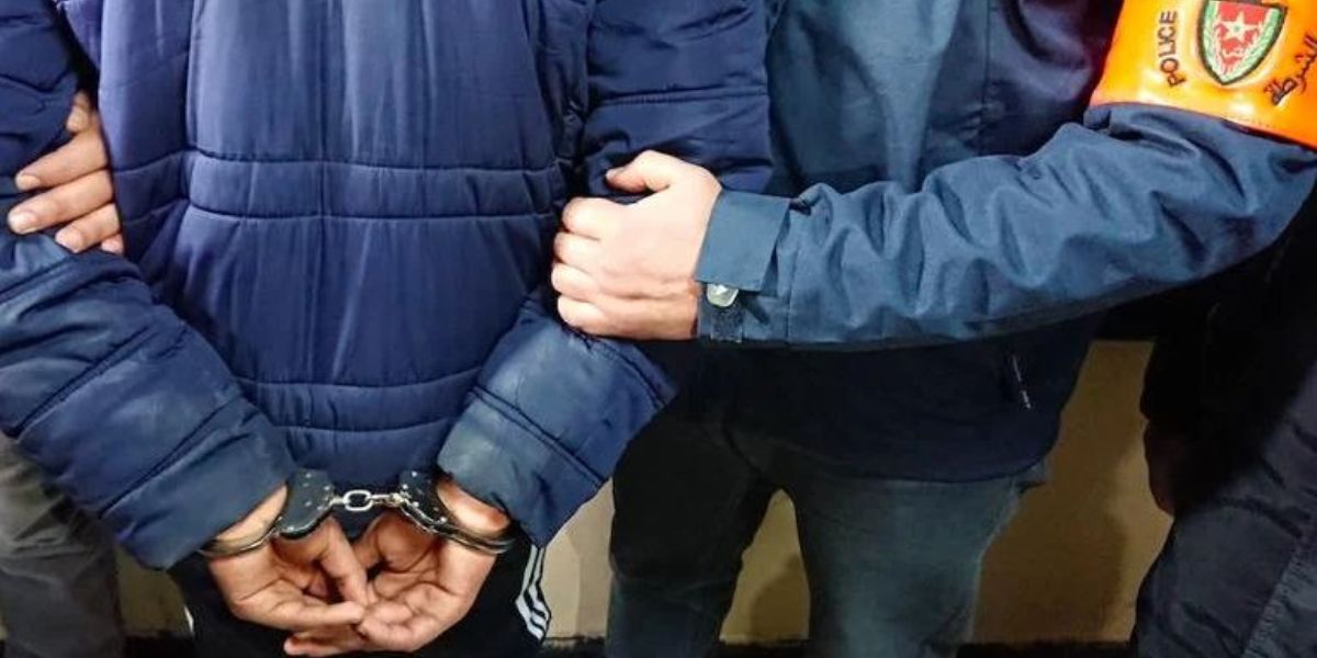 سطات... توقيف شخص من ذوي السوابق القضائية للاشتباه في تورطه في تعريض ابنه القاصر للعنف الجسدي