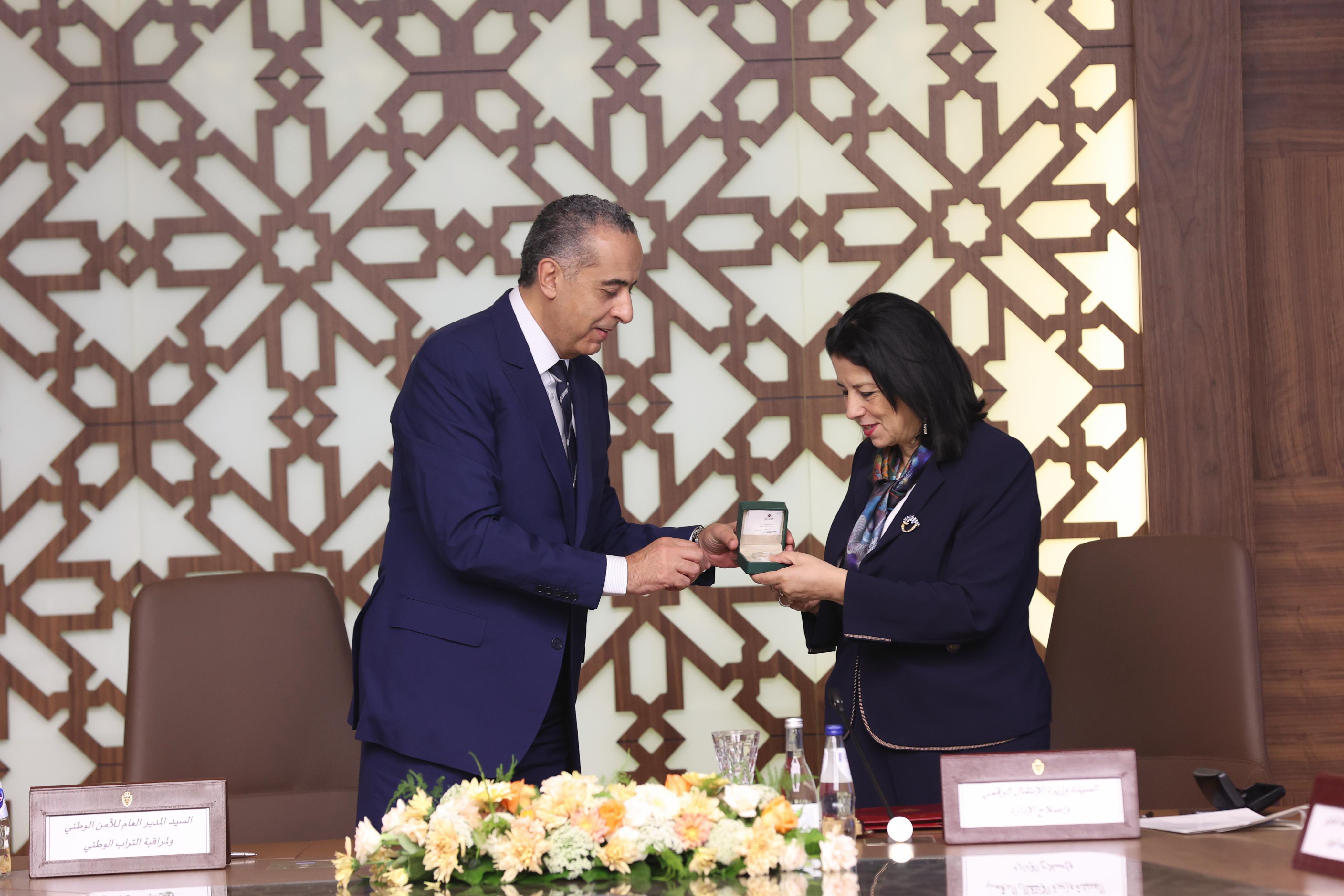توقيع اتفاقية إطار بشأن الشراكة والتعاون من أجل تطوير وتجويد  خدمات استقبال المرتفقين بمصالح الأمن الوطني