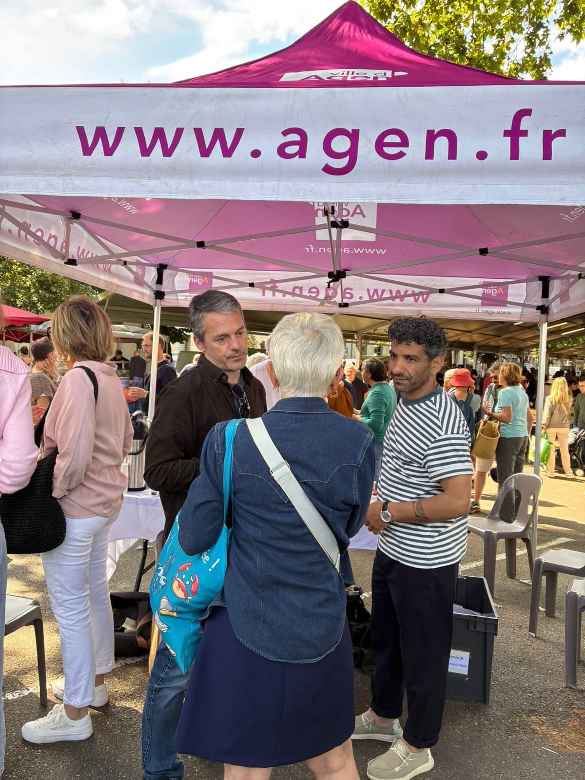 le maire d’Agen renforce sa politique de proximité au marché du Pin et confirme son engagement pour la revitalisation du quartier ainsi que l’étude d’un jumelage avec une ville marocainel le maire d’Agen renforce sa politique de proximité au marché du Pin et confirme son engagement pour la revitalisation du quartier ainsi que l’étude d’un jumelage avec une ville marocainel