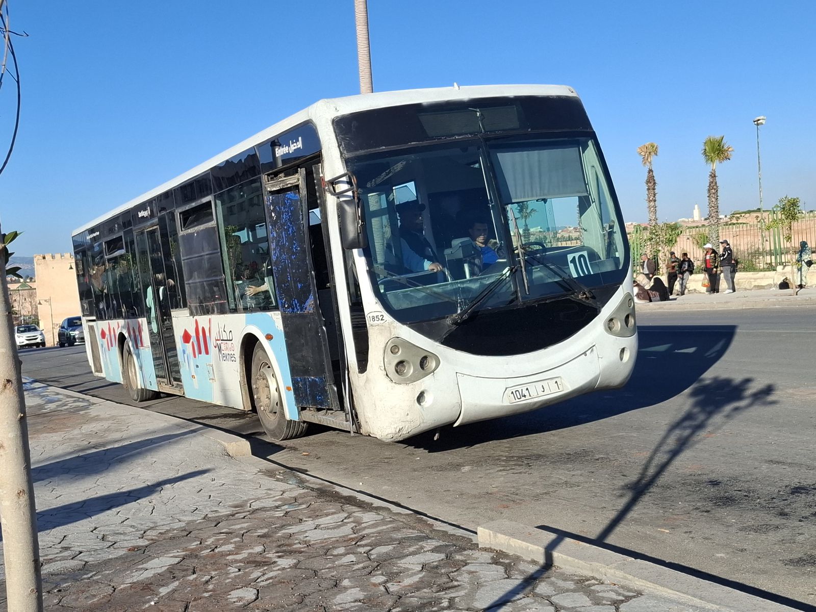 شلل تام في النقل الحضري بمكناس بعد دخول عمال “سيتي باص” في اعتصام مفتوح شلل تام في النقل الحضري بمكناس بعد دخول عمال “سيتي باص” في اعتصام مفتوح
