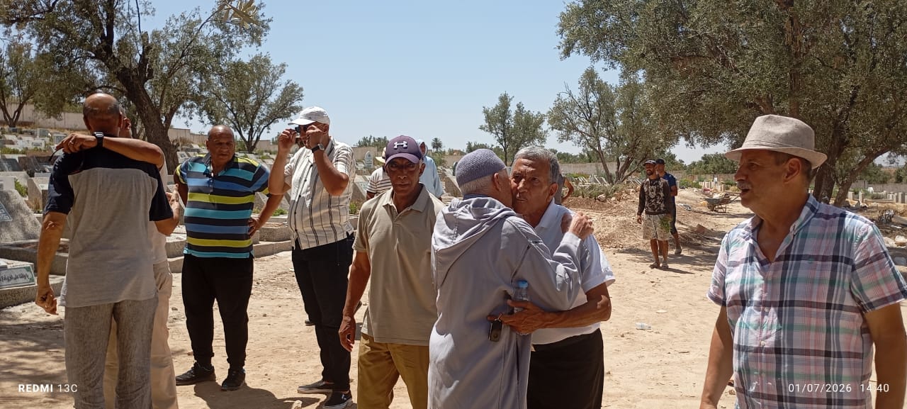 أسرة الصحة بمكناس تودع مصطفى لعميري أحد أطرها الرواد إلى مثواه الأخير... مسار مهني حافل بالعطاء في خدمة الصحة والرياضة أسرة الصحة بمكناس تودع مصطفى لعميري أحد أطرها الرواد إلى مثواه الأخير... مسار مهني حافل بالعطاء في خدمة الصحة والرياضة
