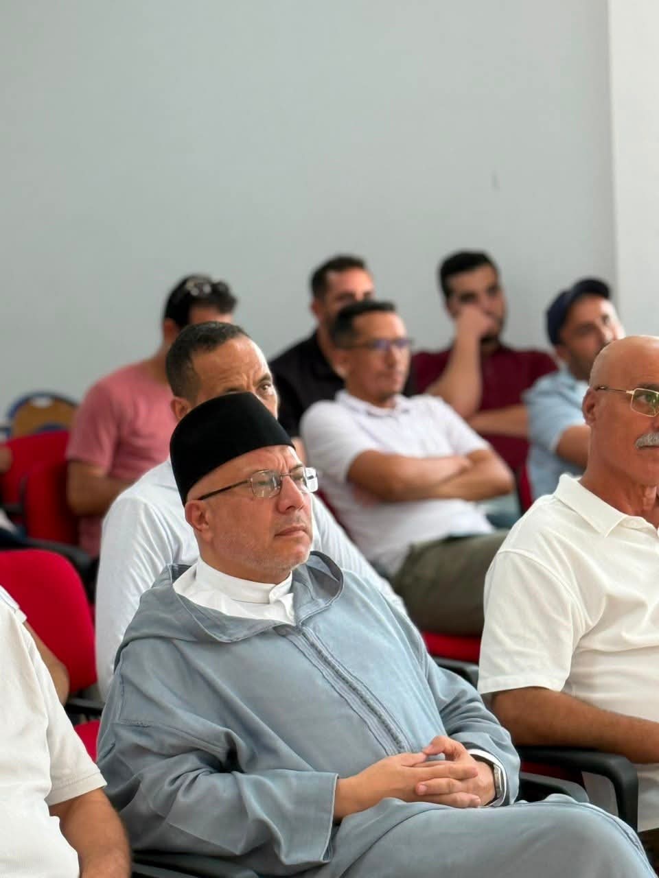 وفاء لمسيرة تربوية متميزة.. ثانوية أيت قمرة بالحسيمة تحتفي بمديرها محمد العلاوي في حفل تكريمي مميز