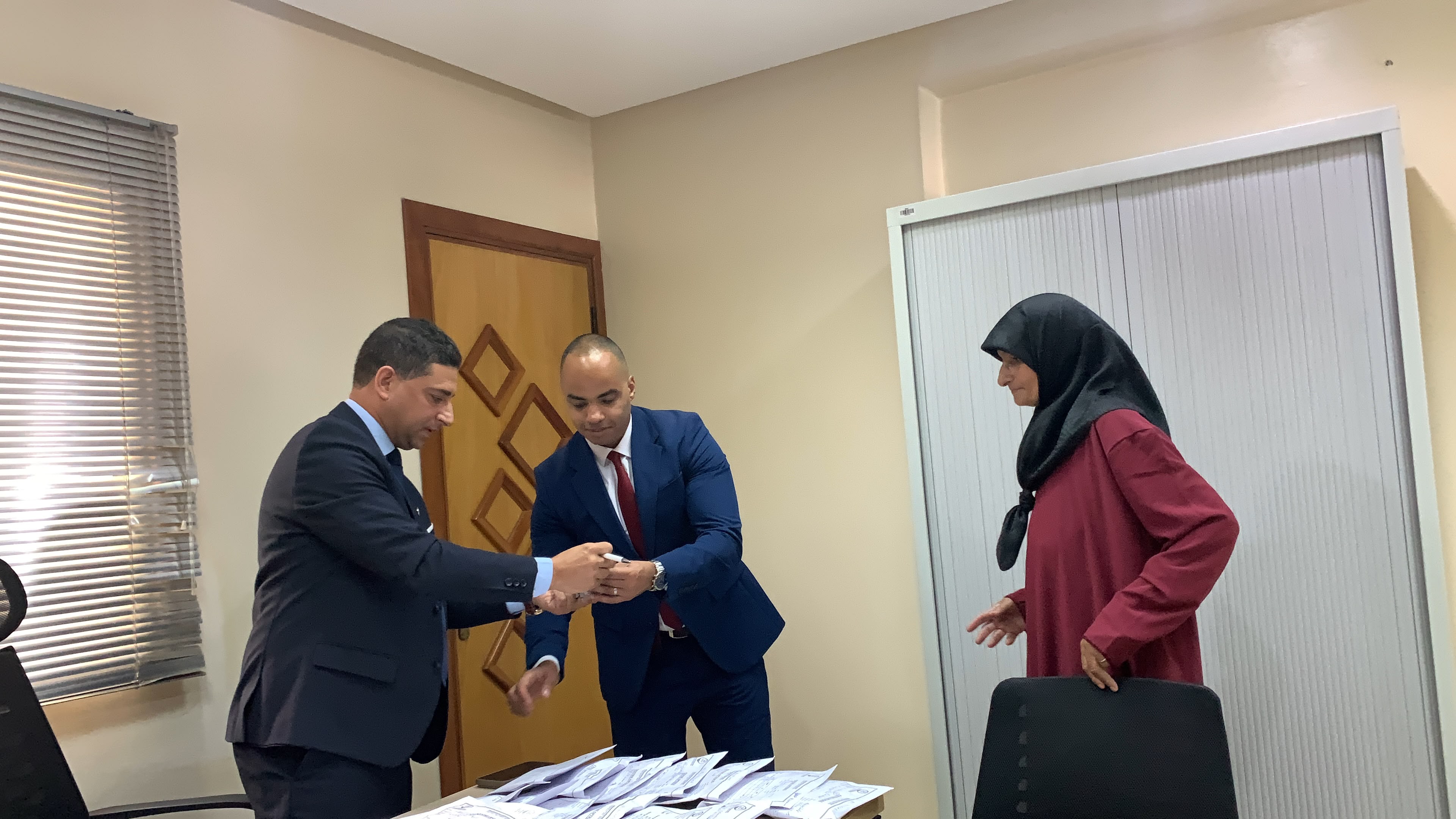 الحسيمة.. التعاضدية العامة لموظفي الإدارات العمومية توزع نظارات طبية وأطقما للأسنان الحسيمة.. التعاضدية العامة لموظفي الإدارات العمومية توزع نظارات طبية وأطقما للأسنان