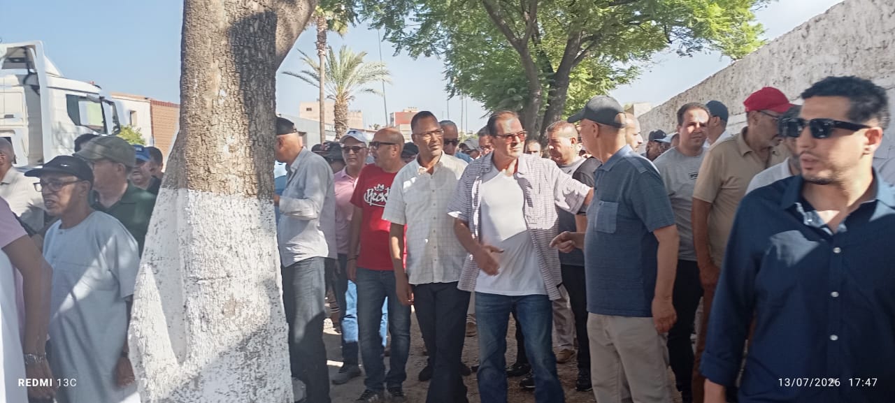 الأسرة الرياضية والتربوية وفعاليات المجتمع تودع مصطفى الضاوي إلى مثواه الأخير الأسرة الرياضية والتربوية وفعاليات المجتمع تودع مصطفى الضاوي إلى مثواه الأخير