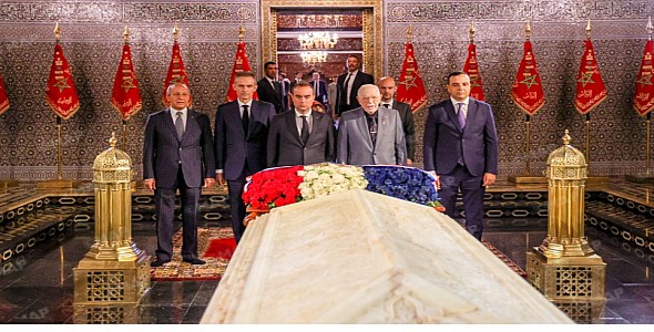 الوزير الأول الفرنسي يزور ضريح محمد الخامس