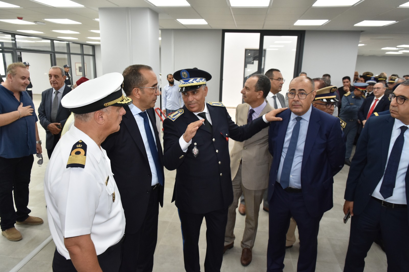 الحسيمة تعزز بنيتها الأمنية بافتتاح مجمع أمني حديث بمناسبة عيد العرش المجيد الحسيمة تعزز بنيتها الأمنية بافتتاح مجمع أمني حديث بمناسبة عيد العرش المجيد